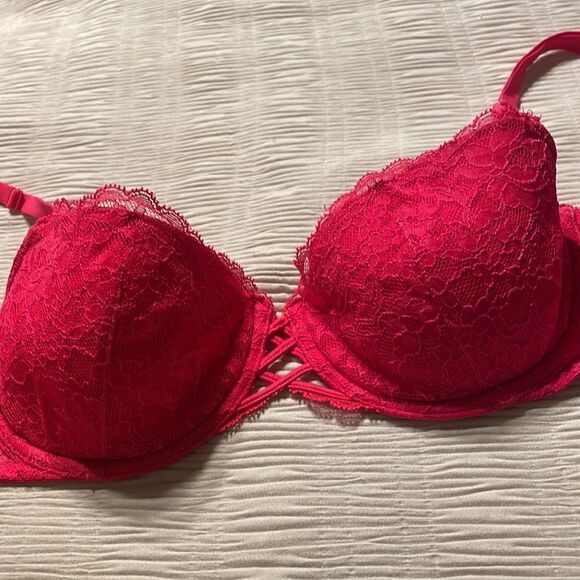 VS red lace bra - Picture 2 of 4